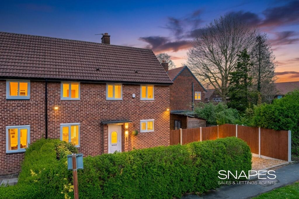 Gawsworth Close, Bramhall, SK7 photo 2
