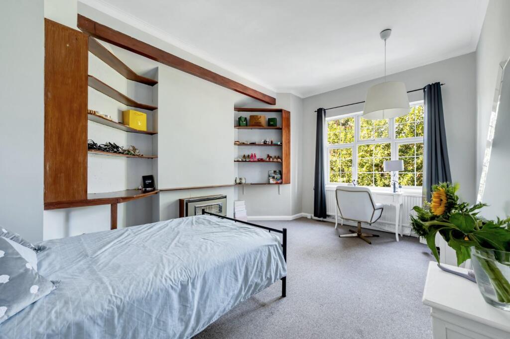 Apartment in London - View 5
