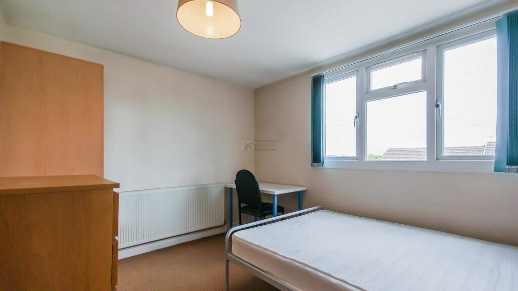 5 bedroom terraced house for rent