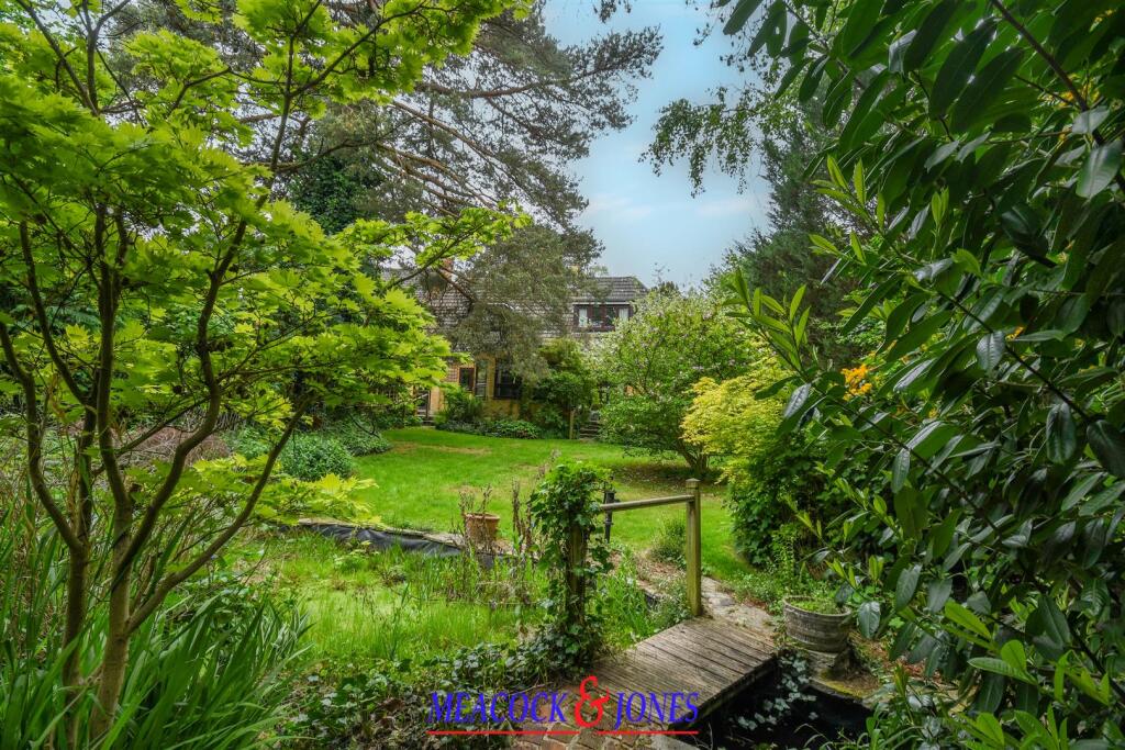 Worrin Road, Shenfield, Brentwood photo 2