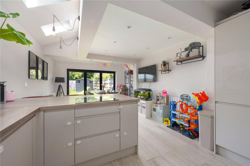 House in Canterbury, Stuppington, Martyrs Field - More