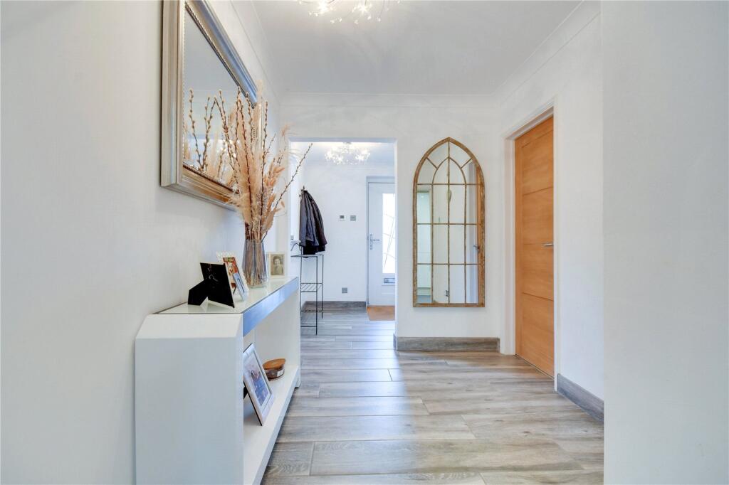 House in Chelmsford, East Hanningfield - View 3
