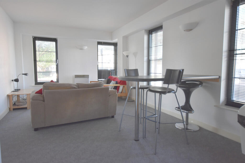 2 bedroom ground floor flat for rent