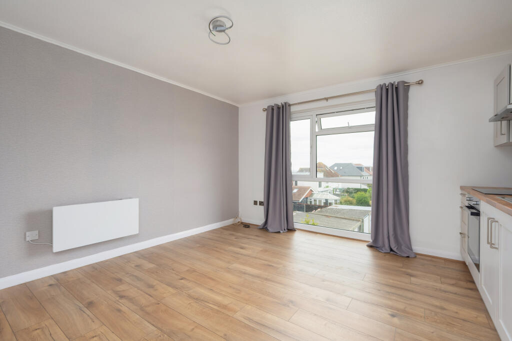 Royal Court, Pier Avenue, Tankerton - More