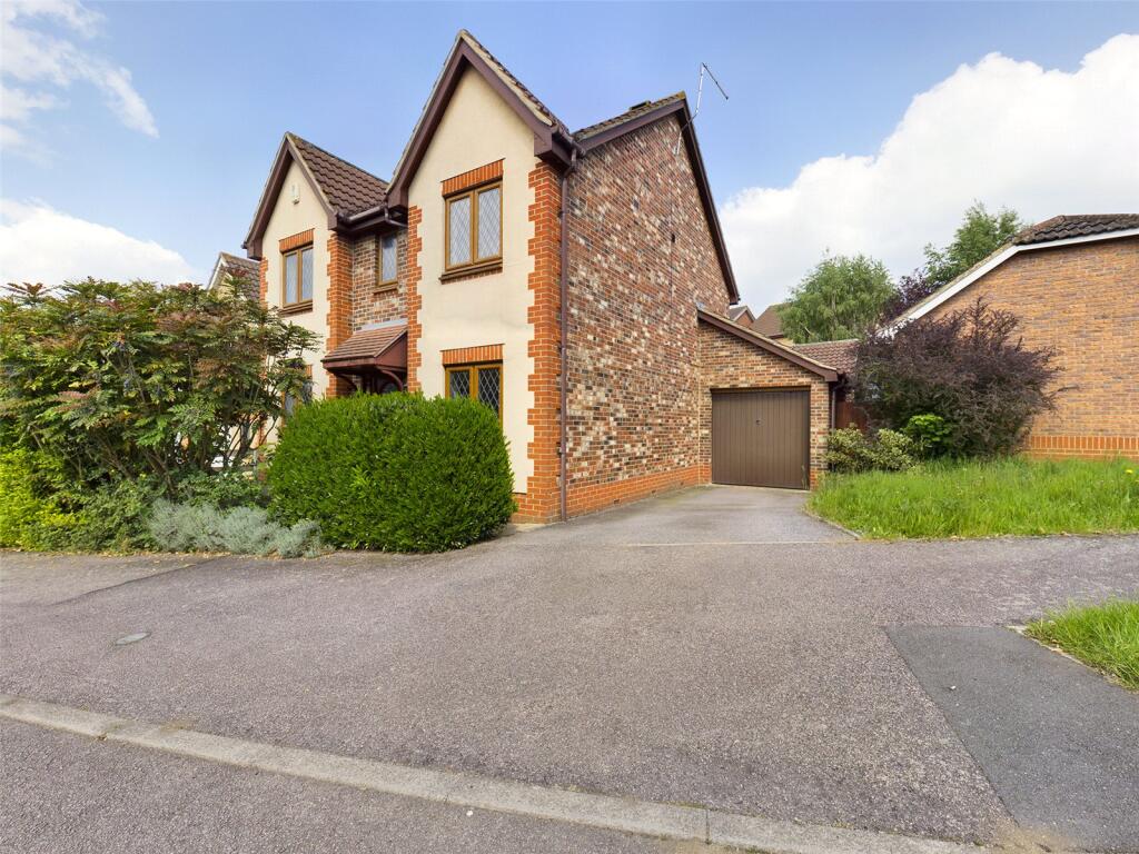 4-bed detached on Kingmaker Way, Buckingham Fields, Northampton, NN4, £340,000