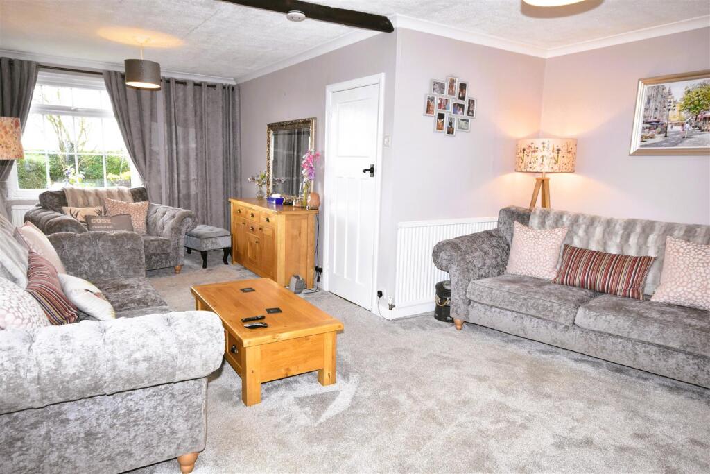 Vicarage Lane, North Muskham, Newark photo 4