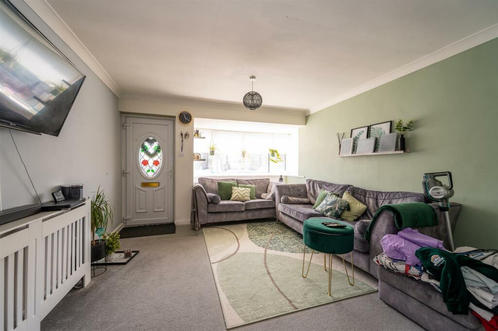 Winsor Close, Hayling Island photo 3