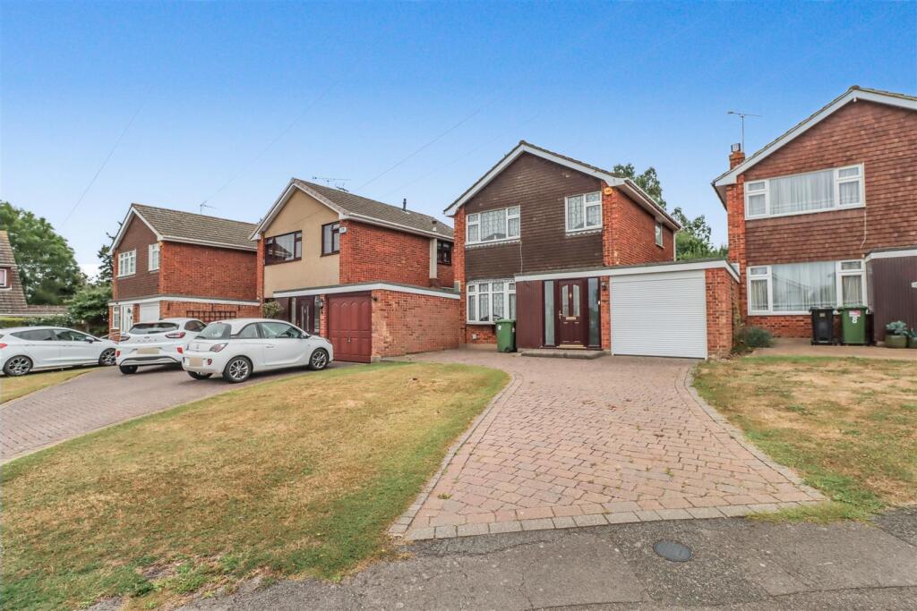 3-bed detached on Highcliffe Way, Wickford, Wickford, Essex, £435,000