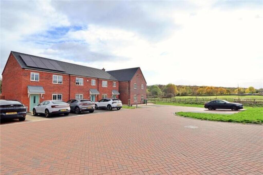 3-bed terraced on Adrian Avenue, Shenley Church End, MK5, £400,000