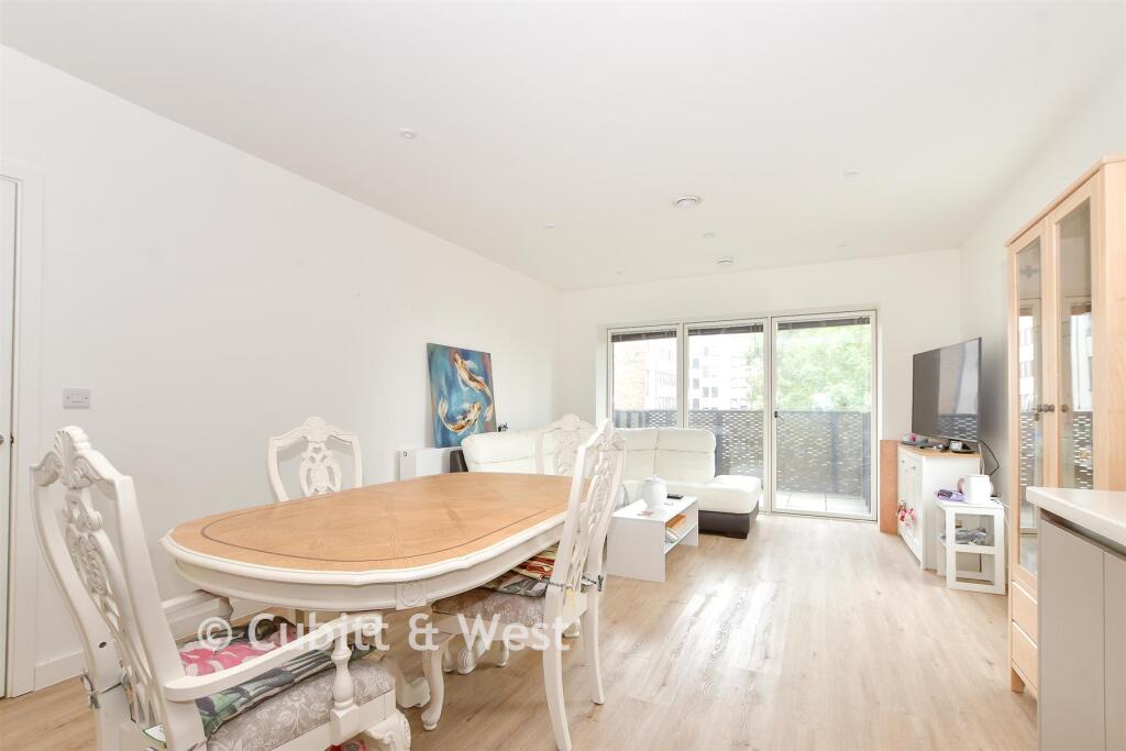 Apartment in Redhill - View 5
