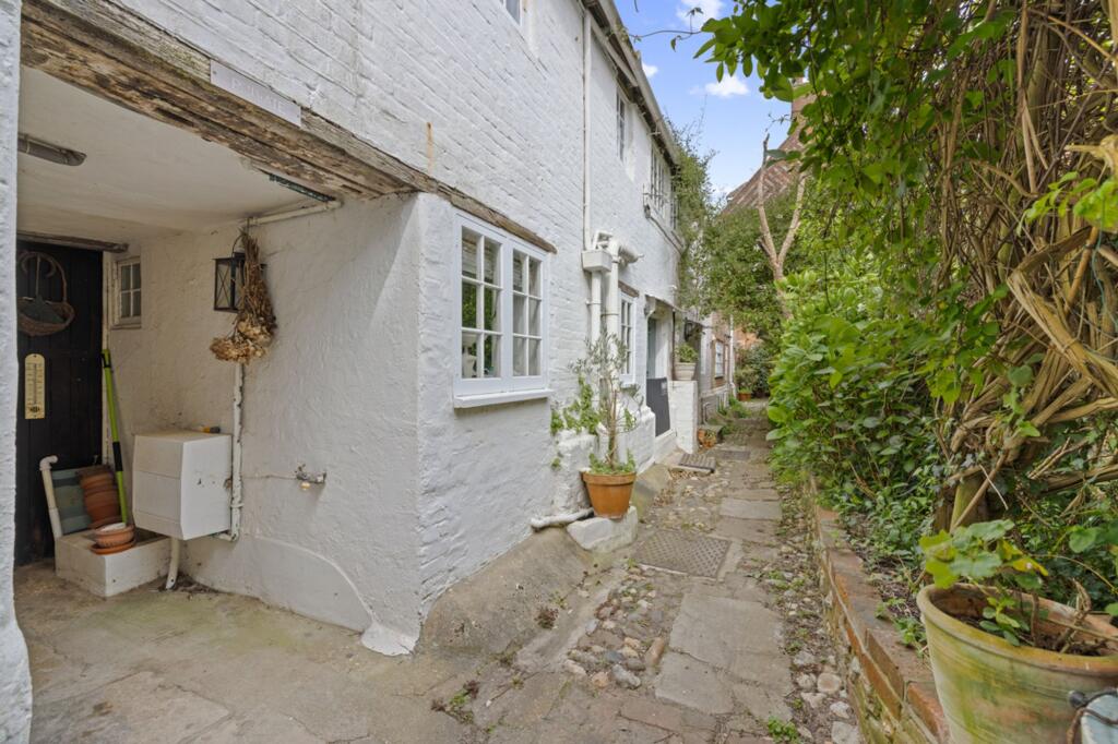 Main image of property: High Street, Bosham, PO18