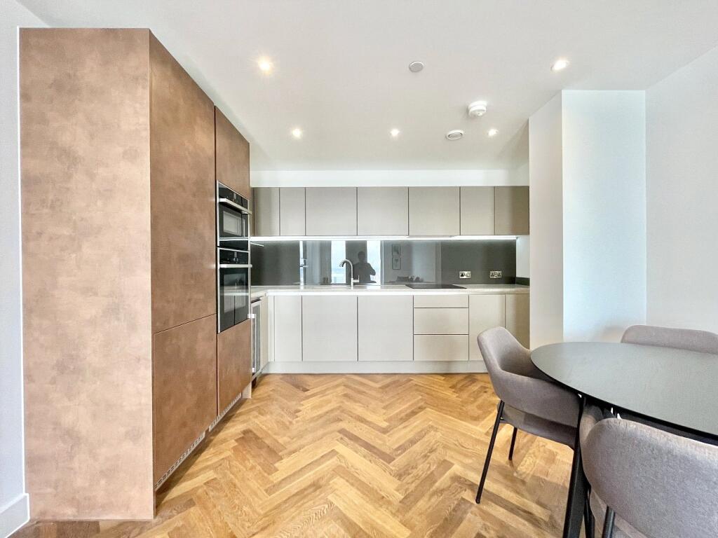 Apartment in Manchester, Deansgate Square, City Centre - View 4