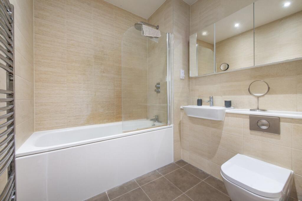 Apartment in London - More