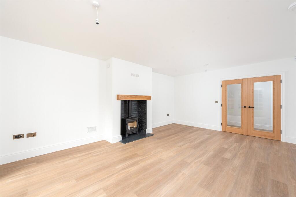 Hedgerow Gardens, Thornborough, Buckinghamshire, MK18 photo 4