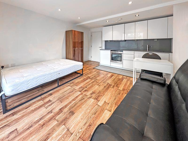 Studio flat for rent