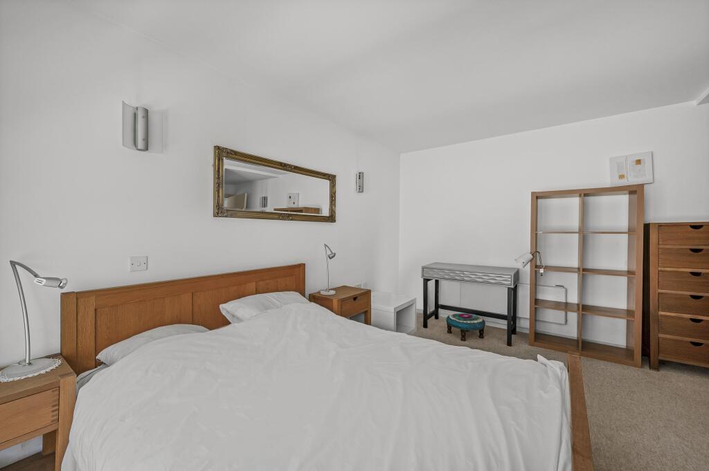 22 Corona Building, 162 Blackwall Way, Blackwall, London, E14 photo 3