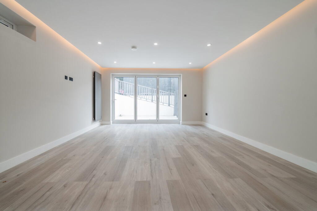 Apartment in Croydon - View 3