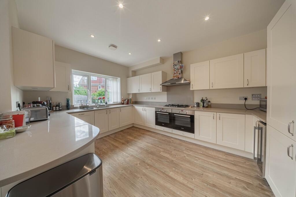 House in Haywards Heath, Ansty and Staplefield - View 4