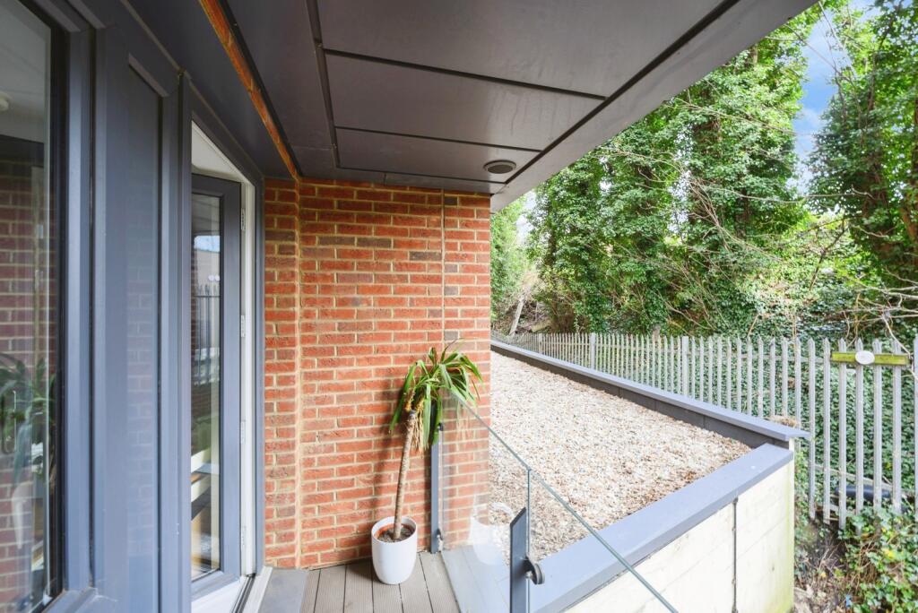 Apartment in Reigate and Banstead, Earlswood - View 2