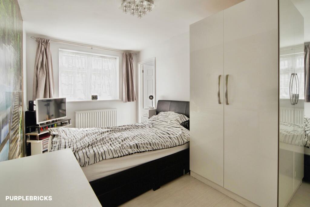 House in Waltham Cross - View 4