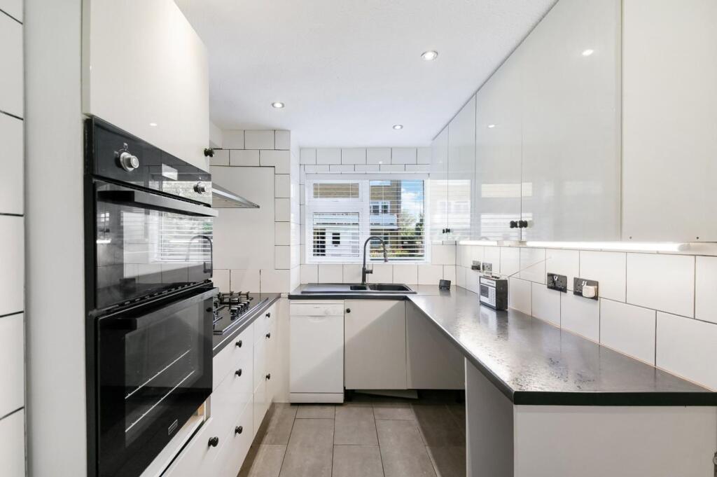 House in Reigate and Banstead, Banstead - View 4