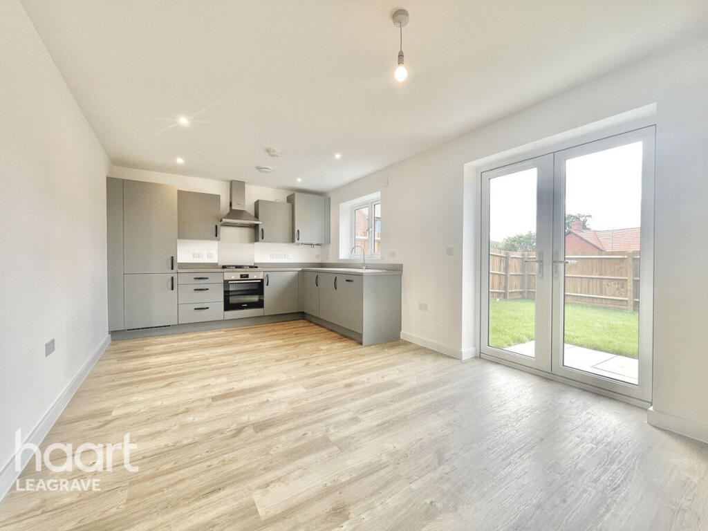 House in Harlington, Central Bedfordshire - More