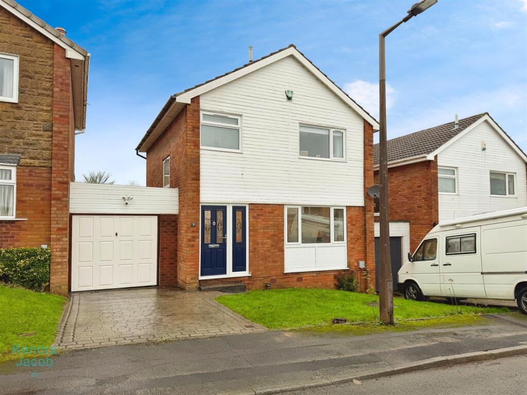 3-bed detached on Laburnum Close, South Anston, Sheffield, £240,000