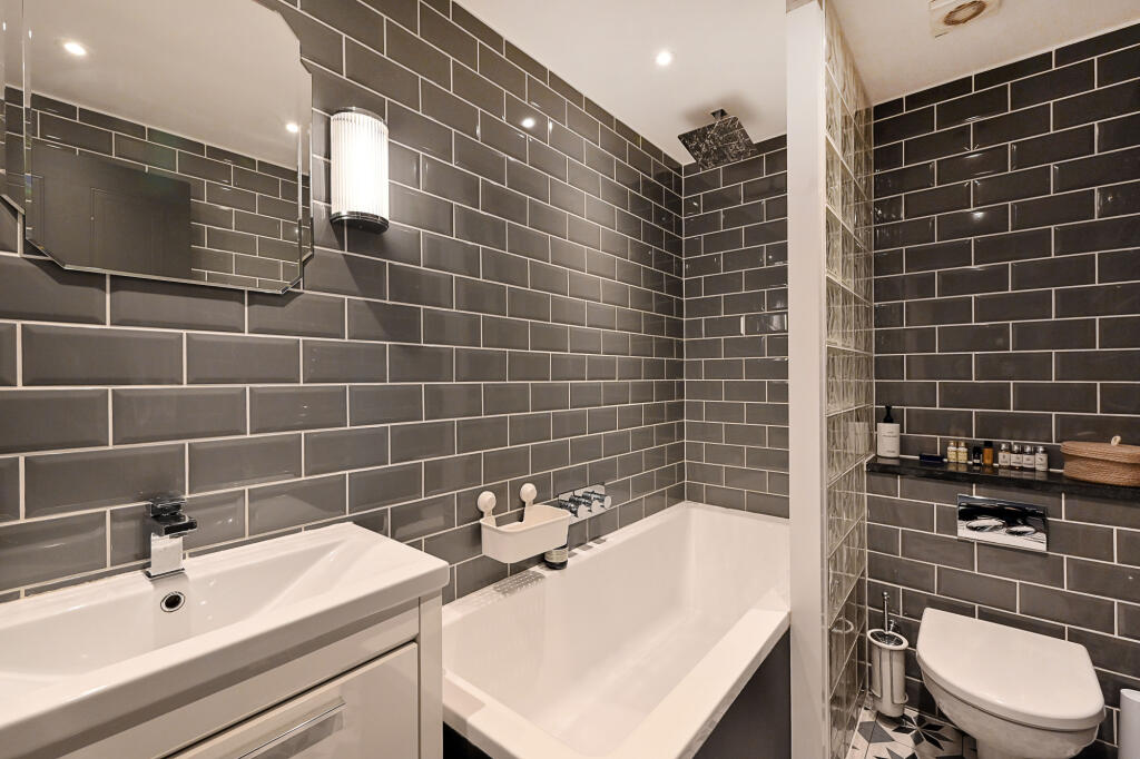 2 bedroom penthouse for rent