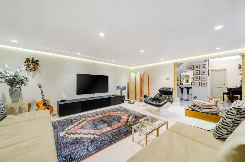 House in Bromley - View 4