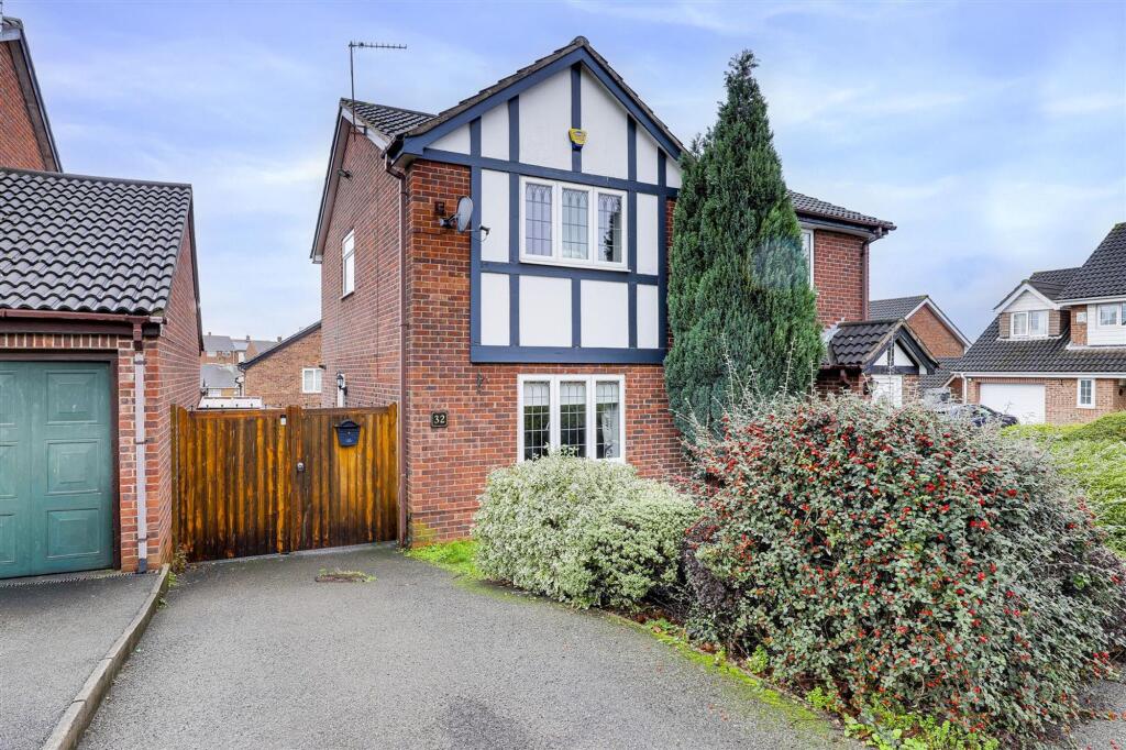 2-bed semi-detached on Dylan Thomas Road, Nottingham, NG5, £200,000