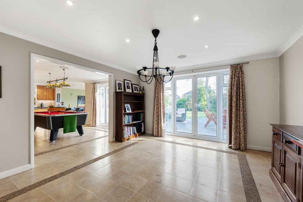 House in Crowthorne, Wokingham - More