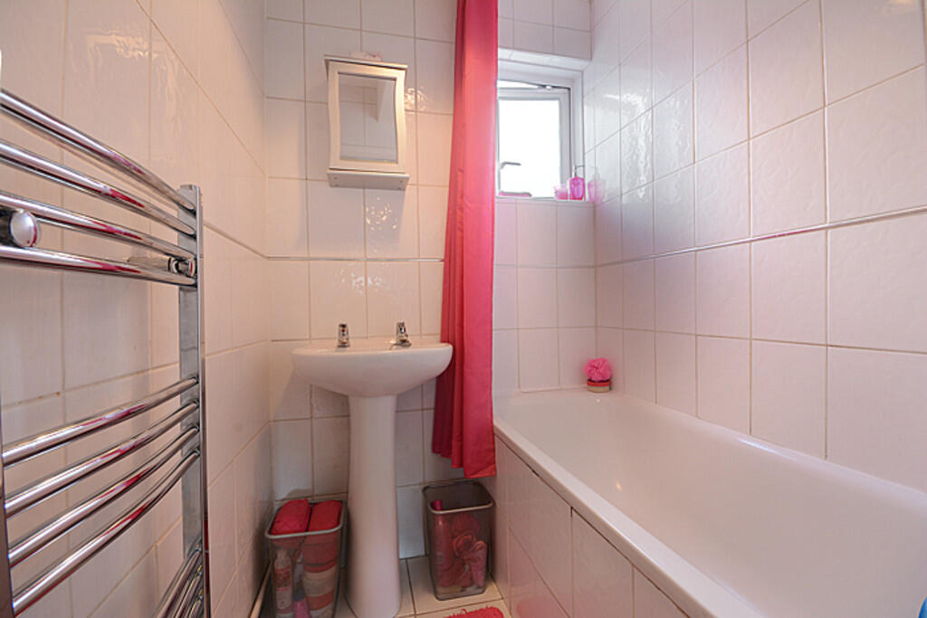 3 bedroom ground floor maisonette for rent
