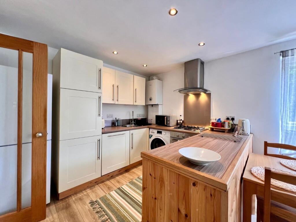 Apartment in Leeds, Weetwood - View 4