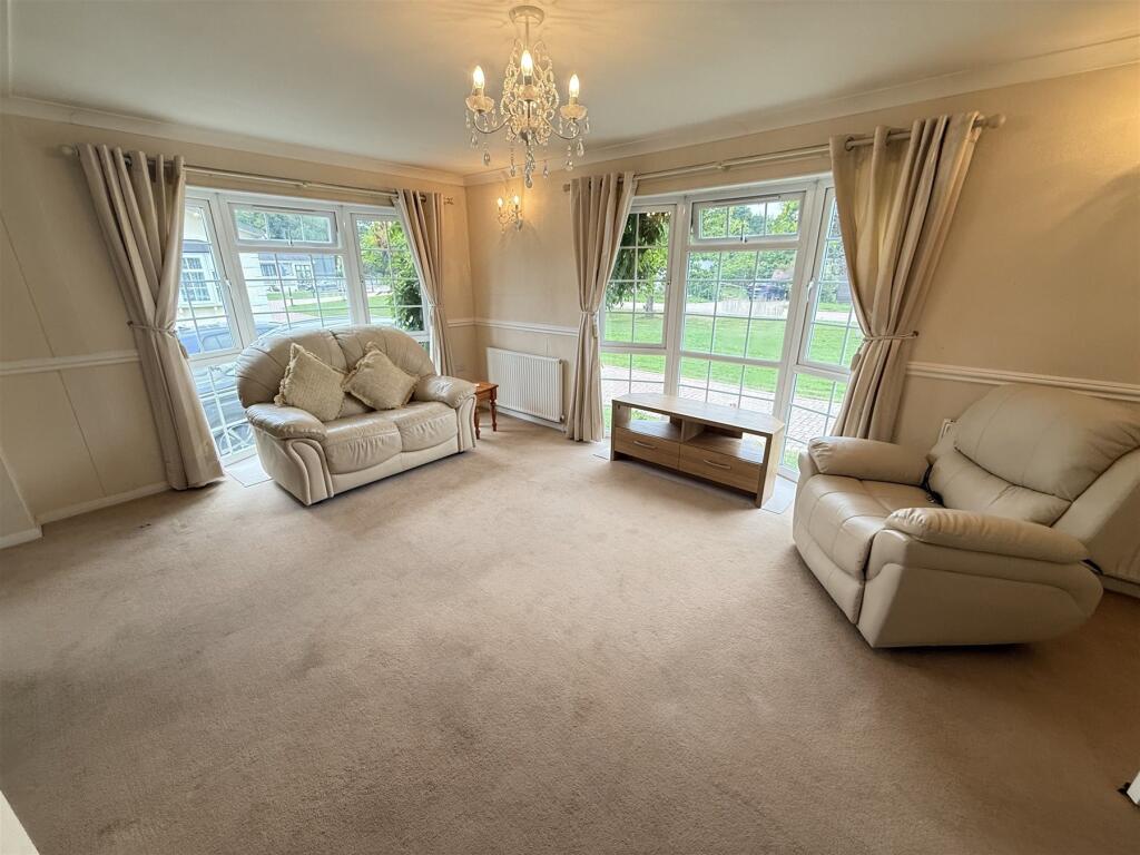 2-bed caravan on Maidstone Road, Paddock Wood, Kent, £190,000