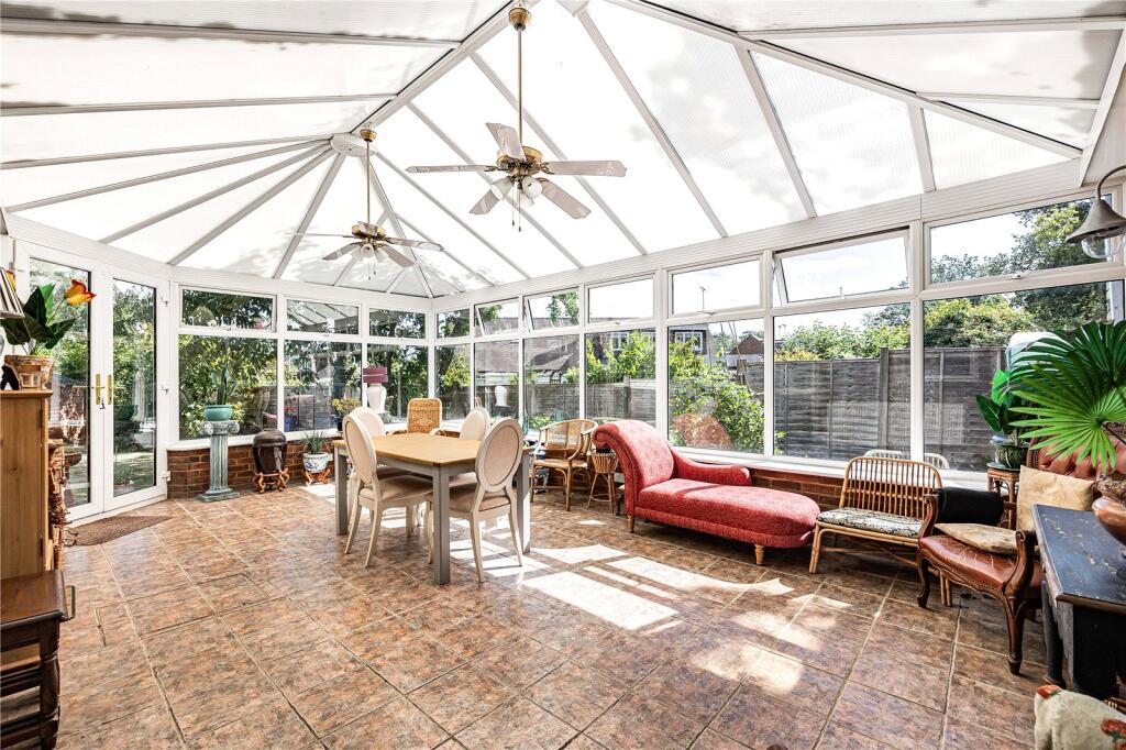 Pinewood Avenue, Crowthorne, Berkshire, RG45 - View 5