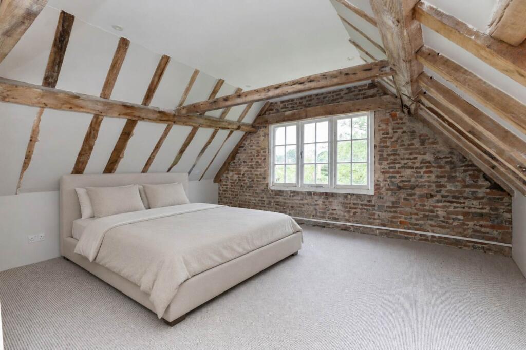 Apartment in Redhill - More