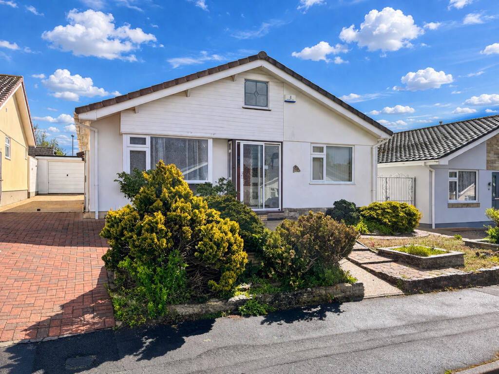 2-bed house on Gleneagles Close, Ferndown, BH22 8, £350,000