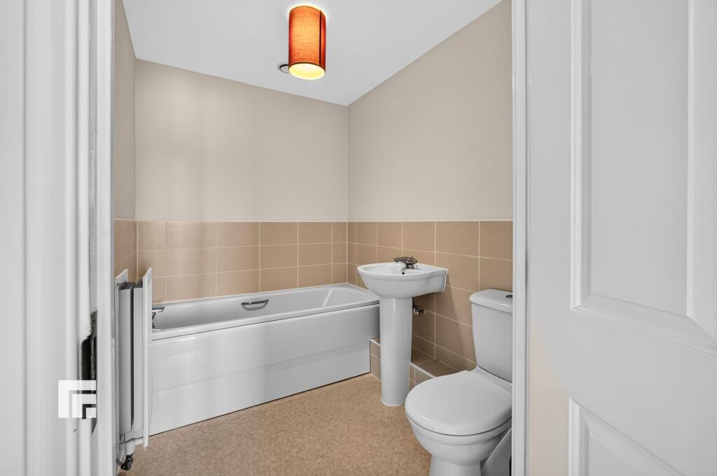 Apartment in Cardiff, Grangetown - View 4