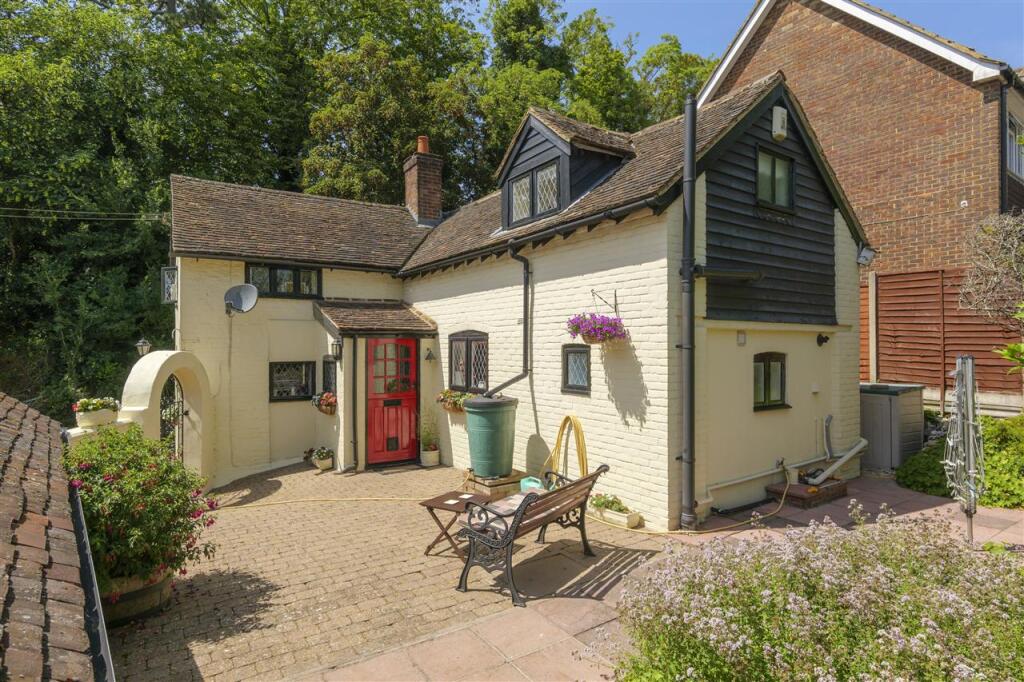 3-bed detached on Cornmill Cottage, Chequers Hill, Doddington, Sittingbourne, £599,995