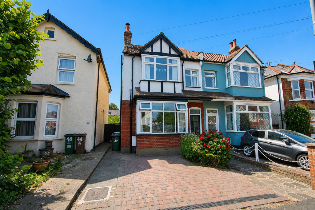 House in Sutton - View 2
