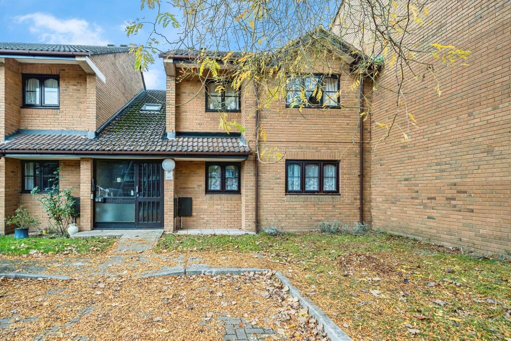 2-bed flat on Coulson Way, Burnham, Slough, £185,000