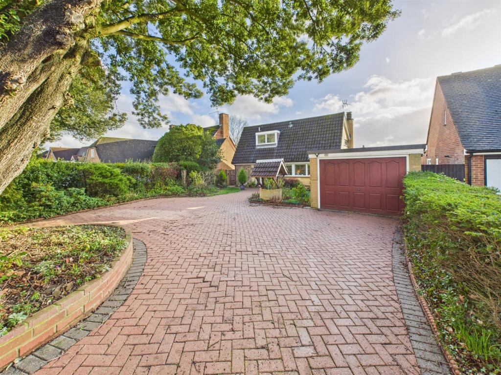 3-bed detached on Cockney Hill, Tilehurst, Reading, £675,000