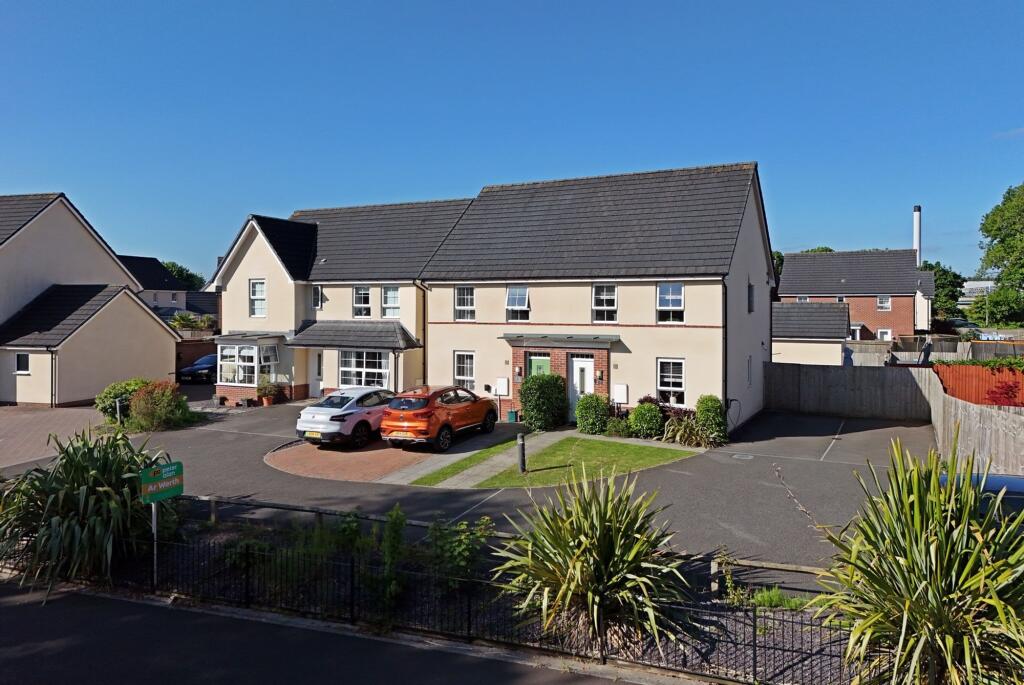 Main image of property: Clos Oestrwydd, Talbot Green, CF72