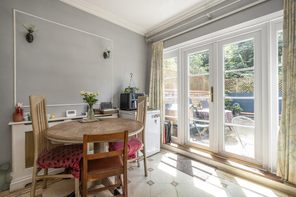 House in London - View 2