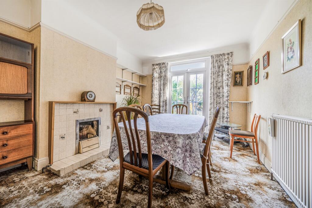 House in Enfield, Bush Hill Park, Edmonton - View 4