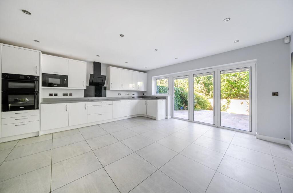 House in Southampton - More