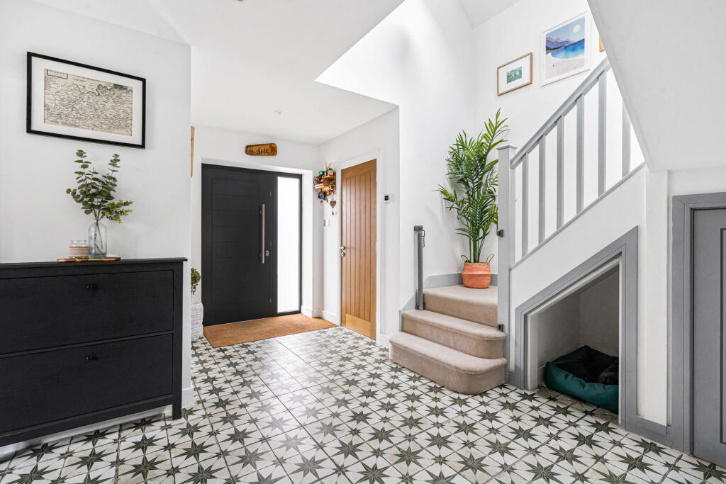 House in Guildford - View 5