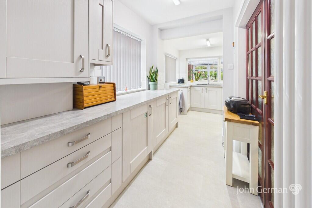 House in East Staffordshire, The Heath, Uttoxeter - View 2