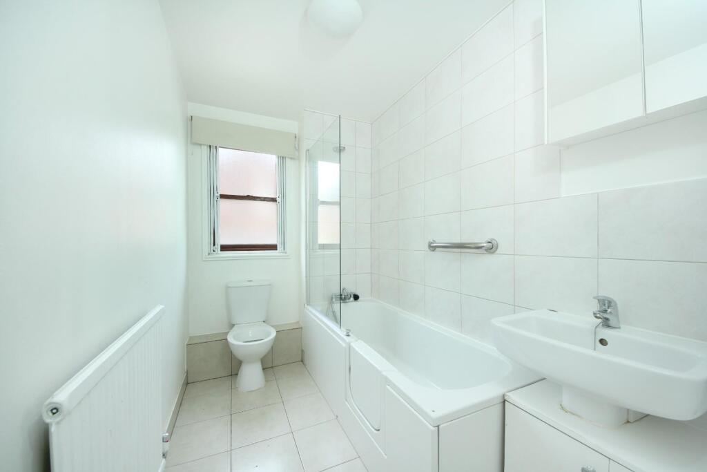 Apartment in London, Wellington Court, Shepherd's Bush - View 5