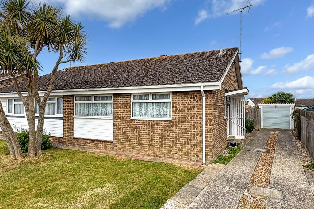 2-bed bungalow on Beaumont Park, Littlehampton, West Sussex, £350,000